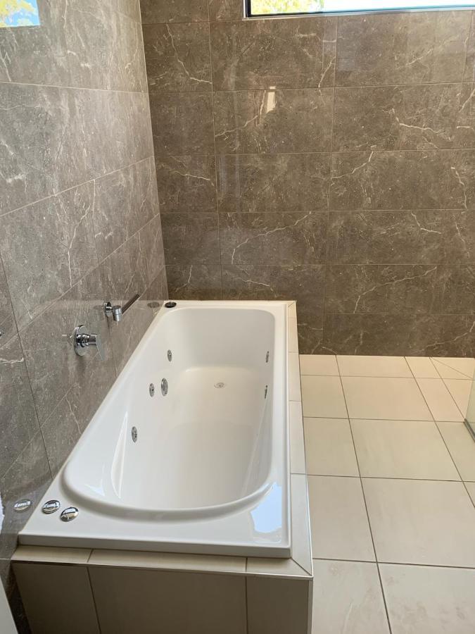 Captains Cove 1St Floor Spa Luxury Apartments - Free Netflix เพย์เนสวิลล์ ภายนอก รูปภาพ